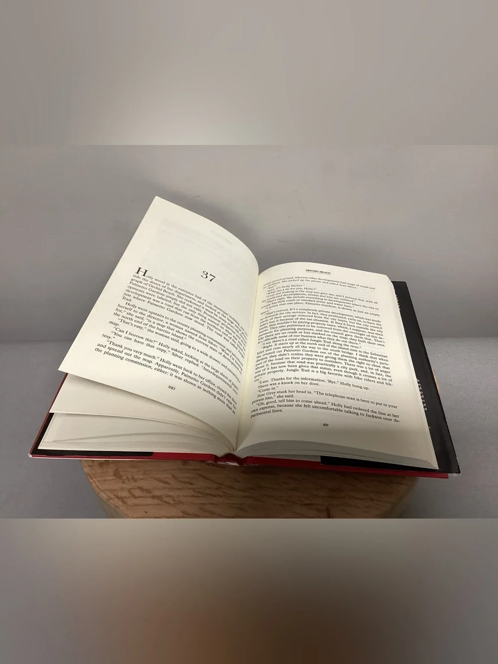 🟠 2/$10 - Orchid Beach - Hardcover / Hardback Edition - Stuart Woods - Vintage